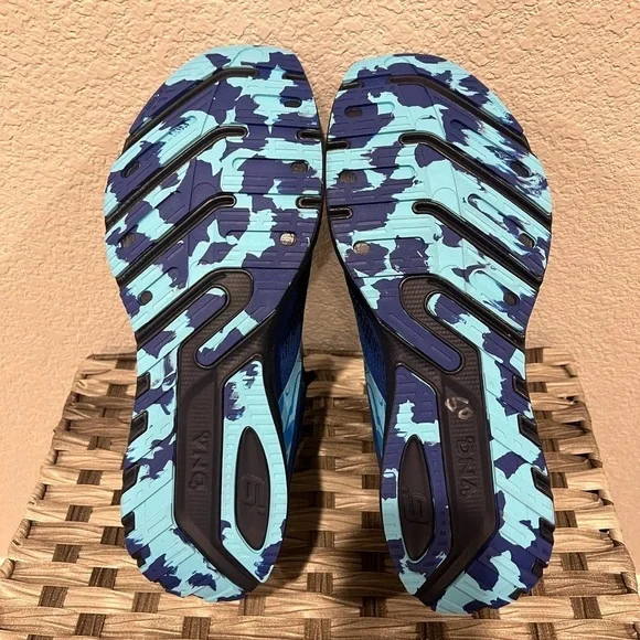 NWOT! Brooks Limited Edition Launch 9 Speed Blue w/poka dot running shoes - Picture 7 of 8